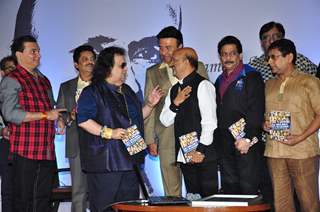 Bollywood Top Singers at Event of Sameer Anjaan Receiving the Guinness World Record Certificate!