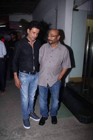 Govind Nihalani and Manoj Bajpayee at Special Screening of 'Aligarh'