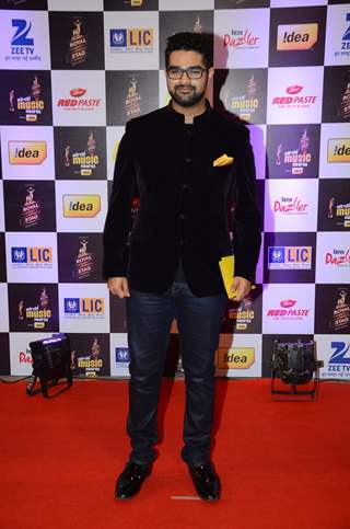 Siddharth Mahadevan at Mirchi Music Awards 2016