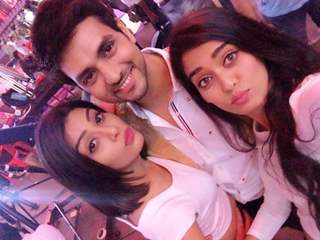 Charu Sharma, Neha Sharma and Shakti Arora at  'Kolkata Baabu Moshayes' at the Curtain Raiser Shoot