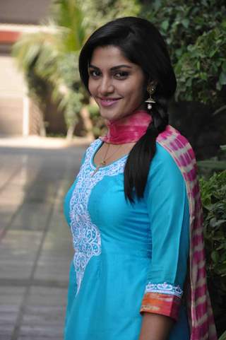 Sonali Nikam in Aadhe Adhoore