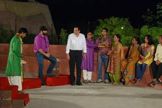 Dharmendra and Sunny With Contestant