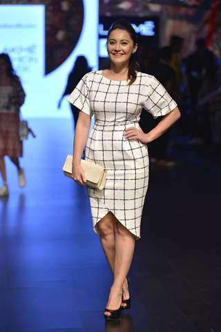 Minissha Lamba at Lakme Fashion Show 2016
