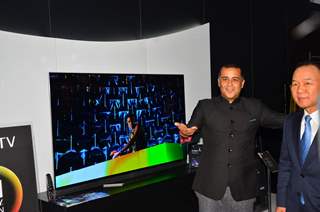 Chetan Bhagat at 'LG' Promotions