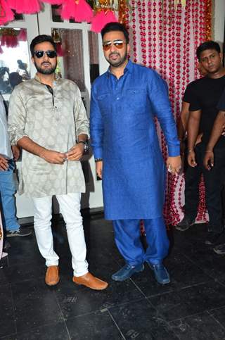 Siddharth Anand and Raj Kundra at Karan - Bipasha's Mehendi Ceremony