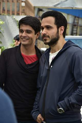 Emraan Hashmi Poses with Vinay Rohrra of 'Badi Door Se Aaye Hai' Team during Promotion of Azhar