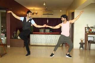 Sandip Soparrkar trains Yuvraaj Parashar for a passionate salsa dance number!