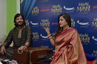 Roop Kumar Rathod Sings for his wife Sonali at Mehfil Radio Mirchi