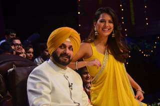 Navjot Singh Siddhu and Rochelle Maria Rao Have a Blast on the sets of 'The Kapil Sharma Show'