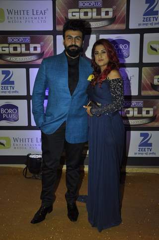 Arya Babbar with wife at Zee Gold Awards 2016