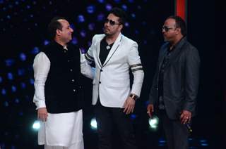 Rahat Fateh Ali Khan & Mika Singh Promote of 'Dishoom' on Sa Re Ga Ma Pa 2016