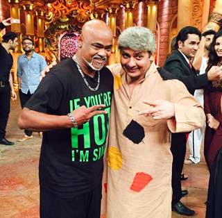 Vinod Kambli with Sudesh Lahiri with Sreesanth has a Blast on the sets of 'Comedy Nights Bachao'