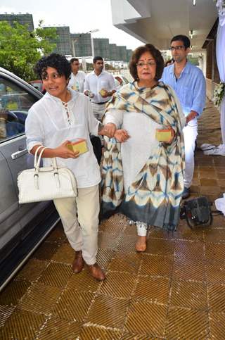 Karan Johar's mother Hiroo Johar at Prayer meeting of Raveena Tandon's father-in-law Kundan Thadani