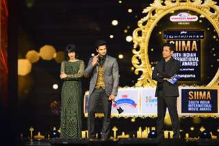 Actor Vikram, Sudheer Babu, Shruti Haasan at SIIMA Awards 2016