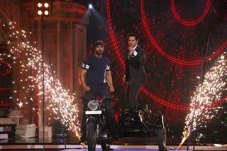 Varun Dhawan and John Abraham  Promotes 'Dishoom' on India's Got Talent!