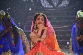 Madhuri Dixit Nene performing at The grand finale of 'So You Think You Can Dance'