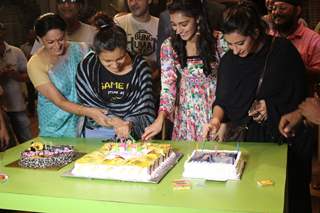 Erica Fernandes celebrates completion of 100 episodes of 'Kuch Rang pyar Ke Aise Bhi'