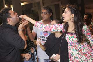 Erica Fernandes and cast celebrates completion of 100 episodes of 'Kuch Rang pyar Ke Aise Bhi'