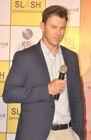 Brett Lee Promotes 'Unindian' at Oberoi Mall