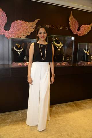 Madhoo at Launch of Jaipur Jewels Myga