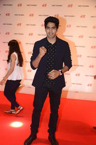 Vijendra Singh at Launch of Hennes and Mauritz store in Mumbai