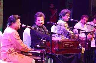 Pankaj Udhas, Talat Aziz and Anup Jalota at 'Friendship Gazal Concert'