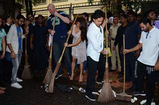 Tiger Shroff, Jacqueline Fernandes and Nathan Jones promotes Swachh Bharat Abhiyan