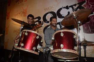 Some live drumming by Purab Kohli wit Shashank Arora at Teaser Launch of ROCK ON 2!