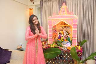 Hrishita Bhatt welcomes Eco friendly Lord Ganesha