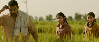 Still of Aamir Khan, Zaira Wasim and Suhani Bhatnagar from Dangal