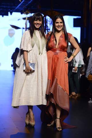 Manasi Scott and Sona Mohapatra at Lakme Fashion Week 2017 Day 1