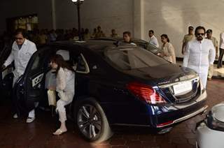 Sanjay Khan and Akbar Khan attends Prayer Meet of Vinod Khanna