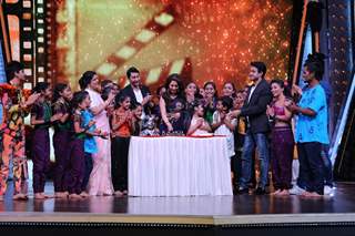 Pre- birthday celebrations for Madhuri Dixit on the sets of DID Li’l Masters!