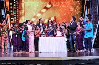 Pre- birthday celebrations for Madhuri Dixit on the sets of DID Li’l Masters!