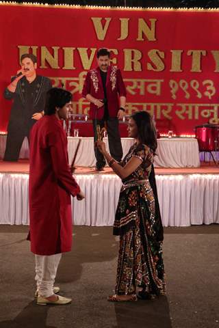 Kumar Sanu, Naina aka Ashi Singh & Sameer aka Randeep Rai from Yeh Un Dinon Ki Baat Hai