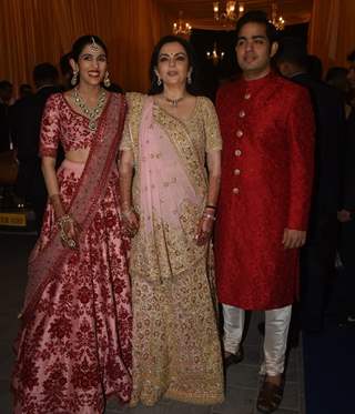 Shloka Mehta and Akash Ambani look posing with Nita Ambani!