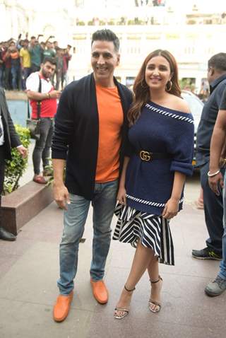 Akshay Kumar and Parineeti Chopra at the promotions of Kesari at Delhi!