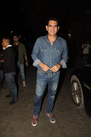 Omung Kumar spotted at special screening of 'De De Pyar De'