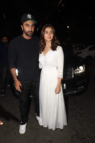 Ranbir kapoor with Alia Bhatt spotted at special screening of 'De De Pyar De'