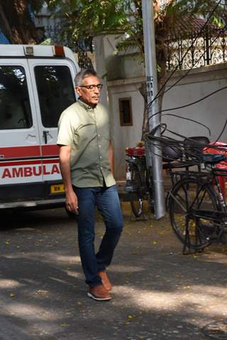 Prakash Jha pay's his last respects to Veeru Devgan