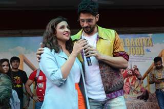 Sidharth Malhotra and Parineeti Chopra at the promotions of Jabariya Jodi