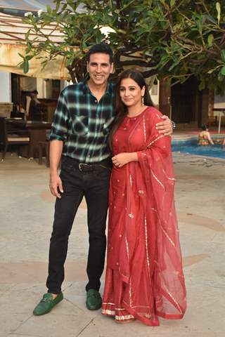 Akshay Kumar and Vidya Balan enjoy the success of Mission Mangal!