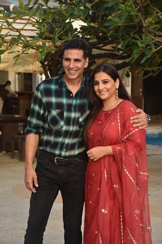 Akshay Kumar and Vidya Balan enjoy the success of Mission Mangal!