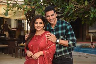 Akshay Kumar and Vidya Balan enjoy the success of Mission Mangal!