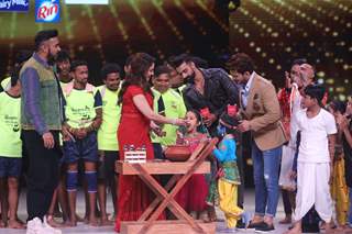 Madhuri Dixit, Arjun Bijlani, Tushar Kalia, Shashank Khaitan on the sets of Dance Deewane