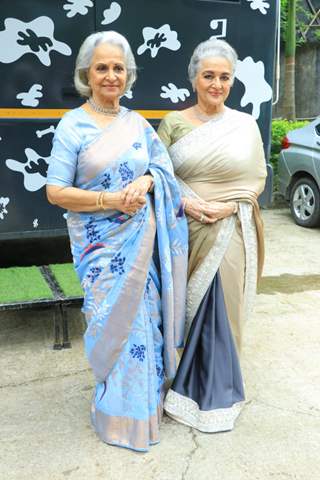 Waheeda Rehman and Asha Parekh on the sets of DID