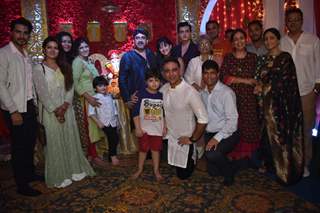  Rajan Shahi, Deepa Shahi, Shivangi Joshi, Mohsin Khan, Sanjeev Seth and the cast of Yeh Rishta Kya Kehlata Hai