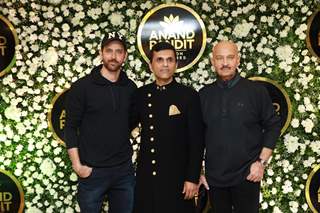 Hrithik, Anand Pandit and Rakesh Roshan