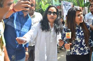 Kailash Kher casts his vote