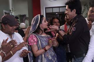 Aasif Sheikh celebrates his Birthday on the sets.